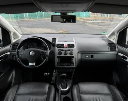 Черный Фольксваген Туран, объемом двигателя 2 л и пробегом 260 тыс. км за 9950 $, фото 11 на Automoto.ua