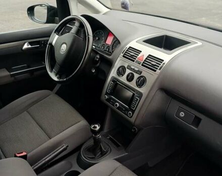 Черный Фольксваген Туран, объемом двигателя 1.6 л и пробегом 249 тыс. км за 7999 $, фото 40 на Automoto.ua