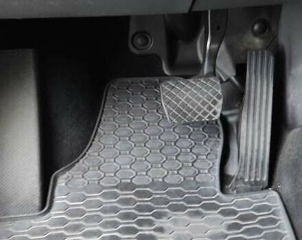 Черный Фольксваген Туран, объемом двигателя 1.39 л и пробегом 195 тыс. км за 8300 $, фото 14 на Automoto.ua