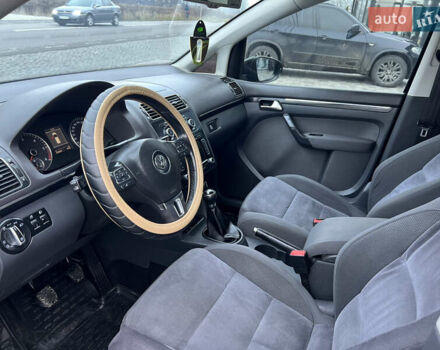 Черный Фольксваген Туран, объемом двигателя 1.6 л и пробегом 220 тыс. км за 8400 $, фото 17 на Automoto.ua