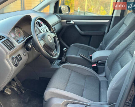 Черный Фольксваген Туран, объемом двигателя 1.6 л и пробегом 215 тыс. км за 7890 $, фото 39 на Automoto.ua