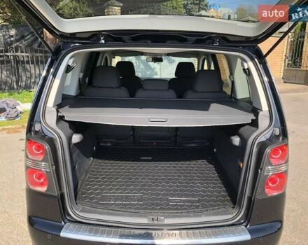 Черный Фольксваген Туран, объемом двигателя 1.9 л и пробегом 294 тыс. км за 7400 $, фото 10 на Automoto.ua