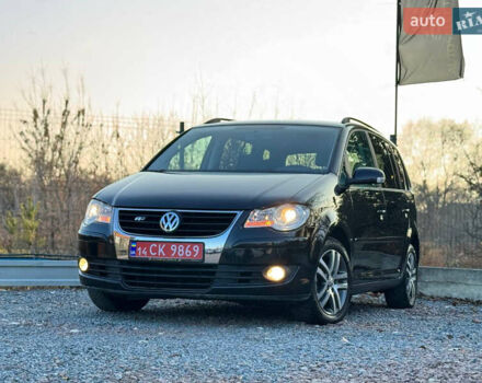 Черный Фольксваген Туран, объемом двигателя 1.6 л и пробегом 215 тыс. км за 7890 $, фото 3 на Automoto.ua