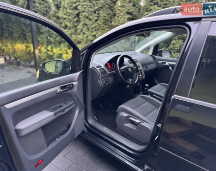 Черный Фольксваген Туран, объемом двигателя 1.6 л и пробегом 191 тыс. км за 7900 $, фото 12 на Automoto.ua