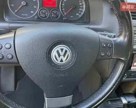 Черный Фольксваген Туран, объемом двигателя 1.4 л и пробегом 238 тыс. км за 7888 $, фото 47 на Automoto.ua