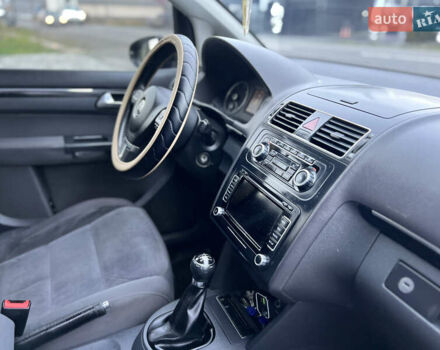 Черный Фольксваген Туран, объемом двигателя 1.6 л и пробегом 220 тыс. км за 8400 $, фото 21 на Automoto.ua