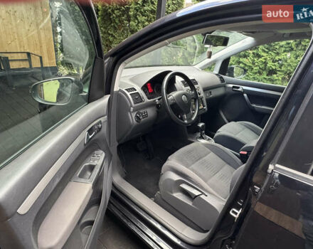 Черный Фольксваген Туран, объемом двигателя 1.4 л и пробегом 199 тыс. км за 7999 $, фото 14 на Automoto.ua