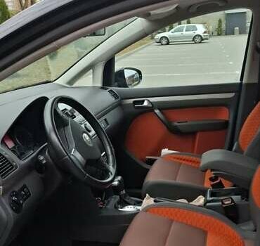 Чорний Фольксваген Туран, об'ємом двигуна 1.98 л та пробігом 245 тис. км за 10500 $, фото 2 на Automoto.ua