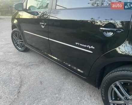 Черный Фольксваген Туран, объемом двигателя 1.4 л и пробегом 238 тыс. км за 7888 $, фото 82 на Automoto.ua