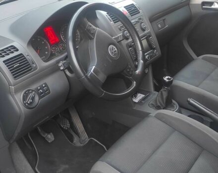 Чорний Фольксваген Туран, об'ємом двигуна 0 л та пробігом 207 тис. км за 8352 $, фото 16 на Automoto.ua