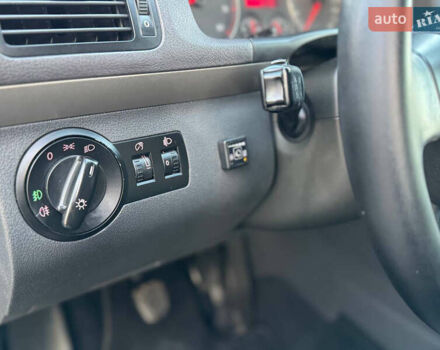 Черный Фольксваген Туран, объемом двигателя 1.6 л и пробегом 215 тыс. км за 7890 $, фото 50 на Automoto.ua