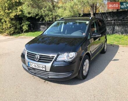 Черный Фольксваген Туран, объемом двигателя 1.9 л и пробегом 294 тыс. км за 7400 $, фото 3 на Automoto.ua