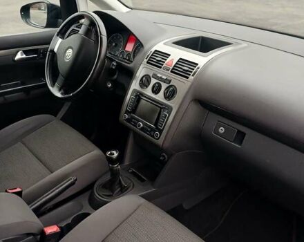 Черный Фольксваген Туран, объемом двигателя 1.6 л и пробегом 249 тыс. км за 7999 $, фото 39 на Automoto.ua