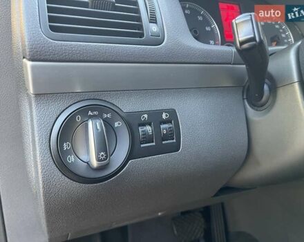 Черный Фольксваген Туран, объемом двигателя 1.4 л и пробегом 238 тыс. км за 7888 $, фото 43 на Automoto.ua