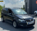 Черный Фольксваген Туран, объемом двигателя 1.97 л и пробегом 285 тыс. км за 7100 $, фото 2 на Automoto.ua