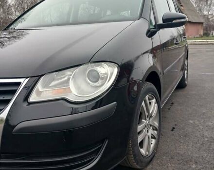 Черный Фольксваген Туран, объемом двигателя 1.6 л и пробегом 249 тыс. км за 7999 $, фото 45 на Automoto.ua