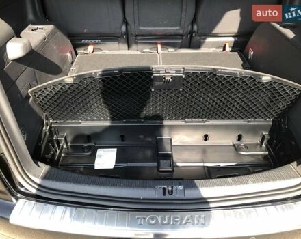 Черный Фольксваген Туран, объемом двигателя 1.9 л и пробегом 294 тыс. км за 7400 $, фото 9 на Automoto.ua