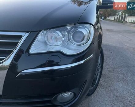 Черный Фольксваген Туран, объемом двигателя 1.4 л и пробегом 238 тыс. км за 7888 $, фото 112 на Automoto.ua