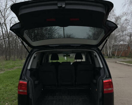 Черный Фольксваген Туран, объемом двигателя 1.6 л и пробегом 259 тыс. км за 11200 $, фото 17 на Automoto.ua