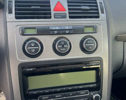 Черный Фольксваген Туран, объемом двигателя 1.4 л и пробегом 290 тыс. км за 6900 $, фото 12 на Automoto.ua