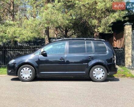 Черный Фольксваген Туран, объемом двигателя 1.9 л и пробегом 294 тыс. км за 7400 $, фото 1 на Automoto.ua