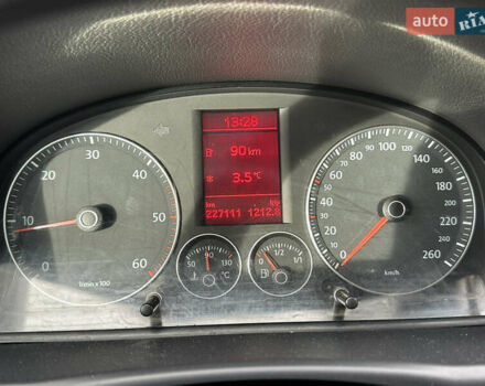 Чорний Фольксваген Туран, об'ємом двигуна 1.97 л та пробігом 336 тис. км за 8200 $, фото 43 на Automoto.ua