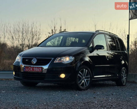 Черный Фольксваген Туран, объемом двигателя 1.6 л и пробегом 215 тыс. км за 7890 $, фото 1 на Automoto.ua