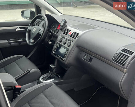 Черный Фольксваген Туран, объемом двигателя 1.4 л и пробегом 213 тыс. км за 8100 $, фото 44 на Automoto.ua