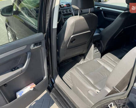 Черный Фольксваген Туран, объемом двигателя 1.97 л и пробегом 285 тыс. км за 7100 $, фото 11 на Automoto.ua