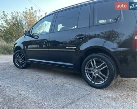 Черный Фольксваген Туран, объемом двигателя 1.4 л и пробегом 238 тыс. км за 7888 $, фото 116 на Automoto.ua