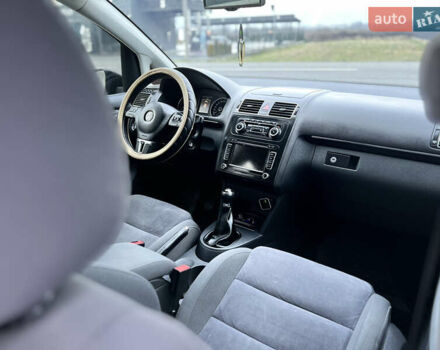 Черный Фольксваген Туран, объемом двигателя 1.6 л и пробегом 220 тыс. км за 8400 $, фото 19 на Automoto.ua