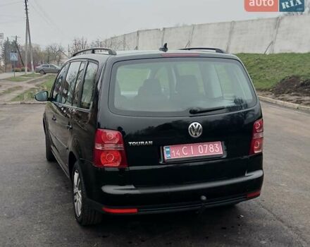 Черный Фольксваген Туран, объемом двигателя 1.6 л и пробегом 249 тыс. км за 7999 $, фото 16 на Automoto.ua