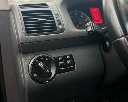 Черный Фольксваген Туран, объемом двигателя 1.6 л и пробегом 249 тыс. км за 7999 $, фото 27 на Automoto.ua