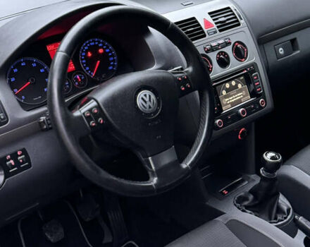 Черный Фольксваген Туран, объемом двигателя 1.6 л и пробегом 191 тыс. км за 7900 $, фото 16 на Automoto.ua