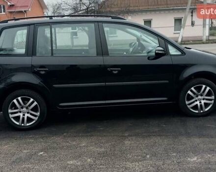 Черный Фольксваген Туран, объемом двигателя 1.6 л и пробегом 249 тыс. км за 7999 $, фото 4 на Automoto.ua