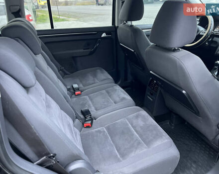 Черный Фольксваген Туран, объемом двигателя 1.6 л и пробегом 220 тыс. км за 8400 $, фото 22 на Automoto.ua