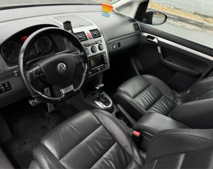 Черный Фольксваген Туран, объемом двигателя 2 л и пробегом 260 тыс. км за 9950 $, фото 7 на Automoto.ua