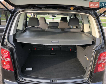 Черный Фольксваген Туран, объемом двигателя 2 л и пробегом 206 тыс. км за 9999 $, фото 32 на Automoto.ua