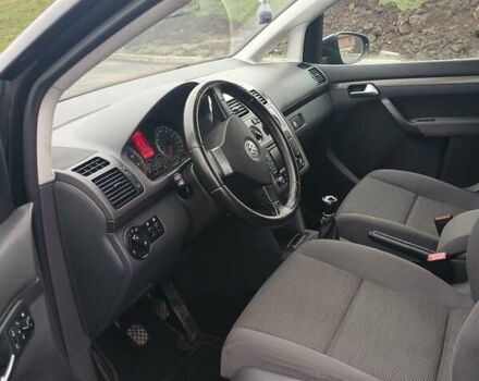 Черный Фольксваген Туран, объемом двигателя 1.6 л и пробегом 249 тыс. км за 7999 $, фото 3 на Automoto.ua