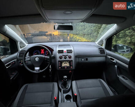 Черный Фольксваген Туран, объемом двигателя 1.6 л и пробегом 191 тыс. км за 7900 $, фото 18 на Automoto.ua