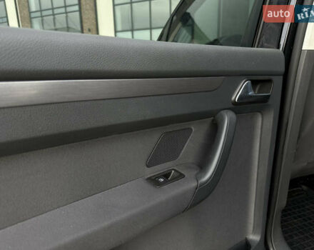 Чорний Фольксваген Туран, об'ємом двигуна 1.97 л та пробігом 336 тис. км за 8200 $, фото 29 на Automoto.ua