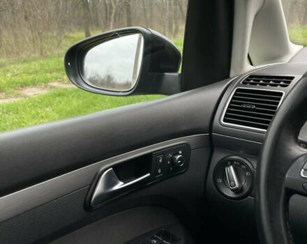 Черный Фольксваген Туран, объемом двигателя 1.6 л и пробегом 259 тыс. км за 11200 $, фото 9 на Automoto.ua