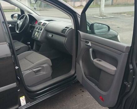 Черный Фольксваген Туран, объемом двигателя 1.6 л и пробегом 249 тыс. км за 7999 $, фото 41 на Automoto.ua