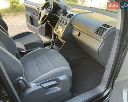 Черный Фольксваген Туран, объемом двигателя 1.4 л и пробегом 238 тыс. км за 7888 $, фото 232 на Automoto.ua