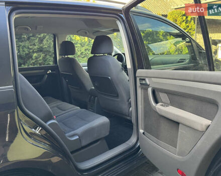 Черный Фольксваген Туран, объемом двигателя 1.4 л и пробегом 199 тыс. км за 7999 $, фото 28 на Automoto.ua