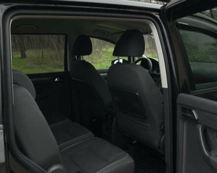 Черный Фольксваген Туран, объемом двигателя 1.6 л и пробегом 259 тыс. км за 11200 $, фото 8 на Automoto.ua