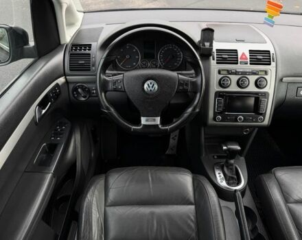 Черный Фольксваген Туран, объемом двигателя 2 л и пробегом 260 тыс. км за 9950 $, фото 12 на Automoto.ua