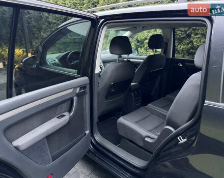 Черный Фольксваген Туран, объемом двигателя 1.6 л и пробегом 191 тыс. км за 7900 $, фото 22 на Automoto.ua