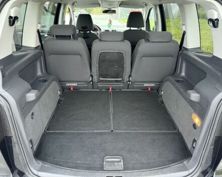 Черный Фольксваген Туран, объемом двигателя 1.6 л и пробегом 280 тыс. км за 11200 $, фото 4 на Automoto.ua