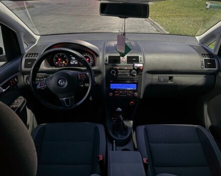 Черный Фольксваген Туран, объемом двигателя 1.6 л и пробегом 280 тыс. км за 11200 $, фото 3 на Automoto.ua